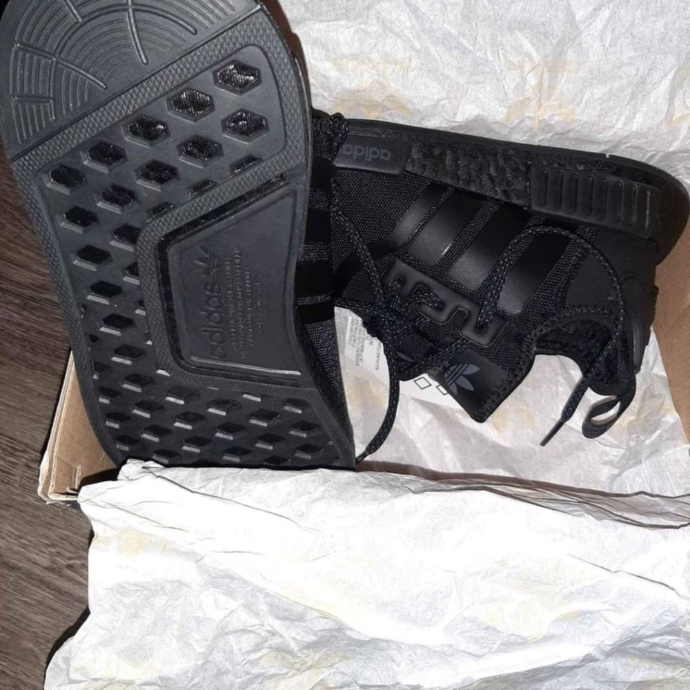 Addids shoes - Picture 3 of 3